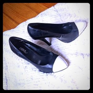 ❌SOLD❌ White and black high heel pump
